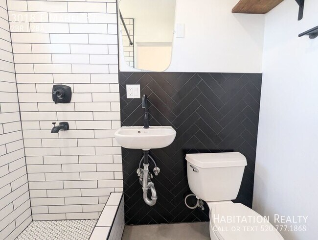 Building Photo - Remodeled 2Bed/2Bath Home, at the Blenman-...