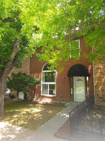 Primary Photo - 426 W Oak St