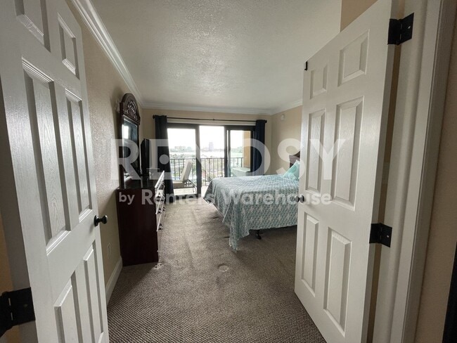 Building Photo - Spacious Condo in Clearwater Beach with Awesome Views