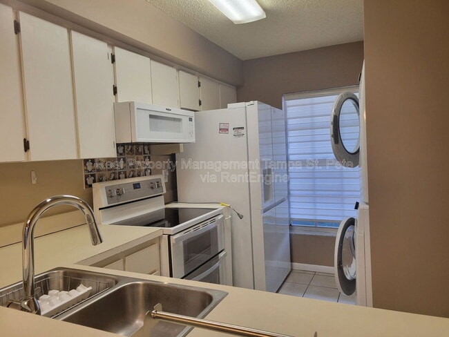 Building Photo - 4903 Myrtle Oak Dr