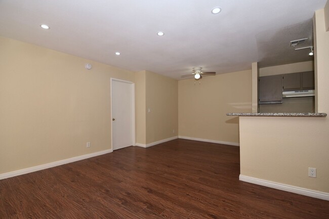 Building Photo - Cozy 2 Bed 2 Bath Condo at Canyon Gate