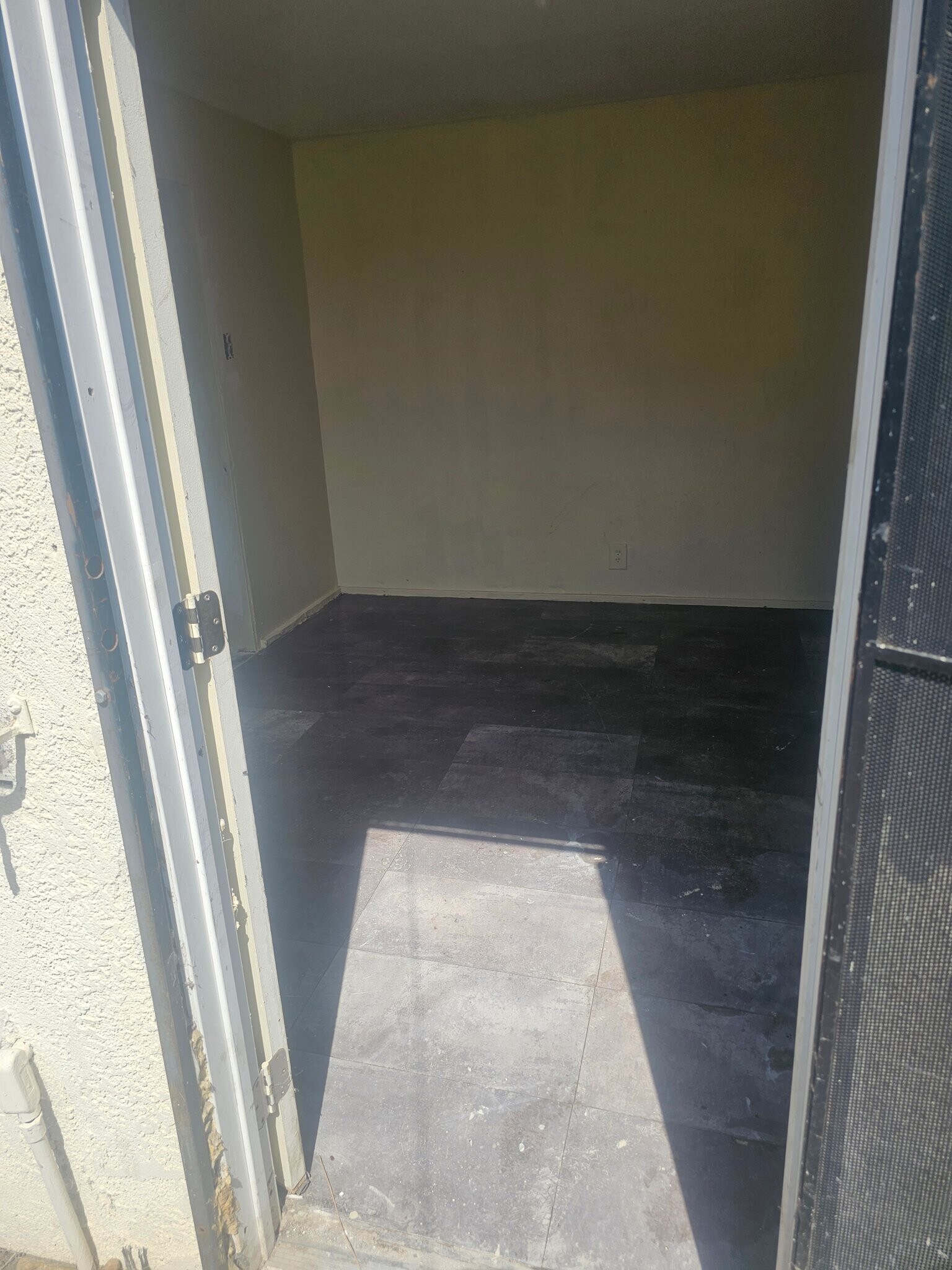 Building Photo - 9726 Zamora Ave