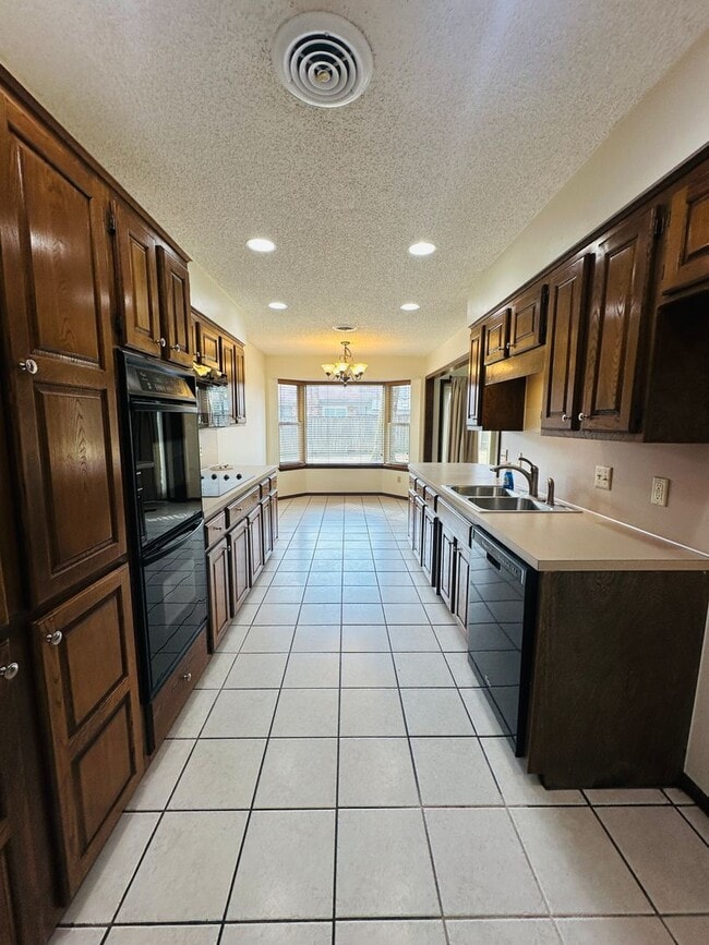 Building Photo - 3406 Erin Oaks St