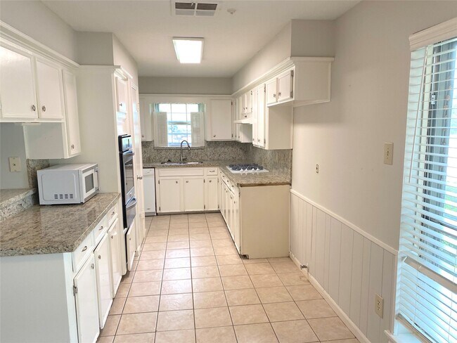 Building Photo - 22303 N Fork Dr