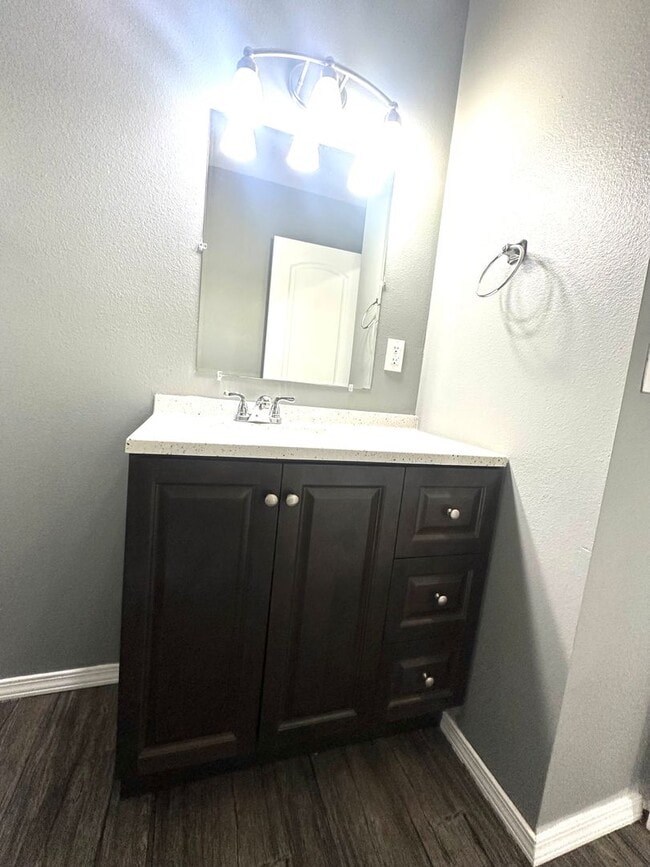 Building Photo - Comfortable 3 Bed Duplex in Convenient Ozark Location