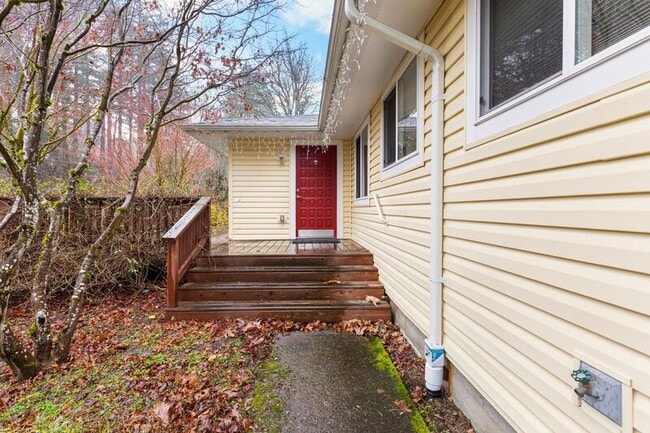 Building Photo - 9702 SW Brookside Dr