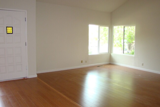 Building Photo - 5-Bedroom, laminate floors, new carpet, 1 ...