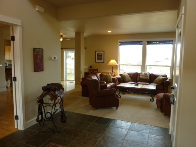 Building Photo - Furnished Home