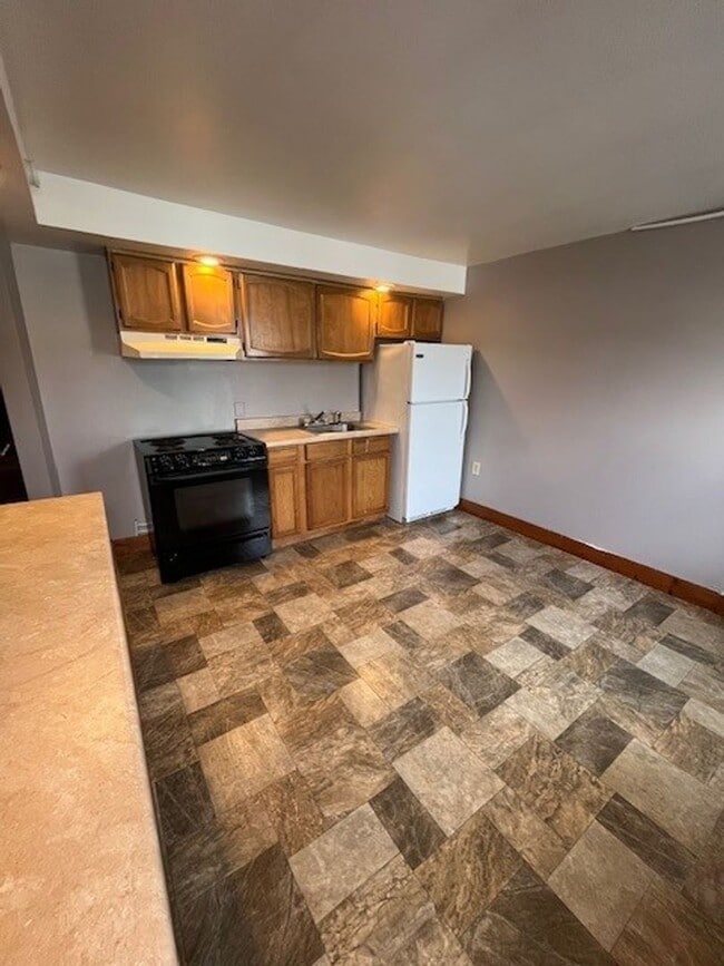 Building Photo - 6 E High St