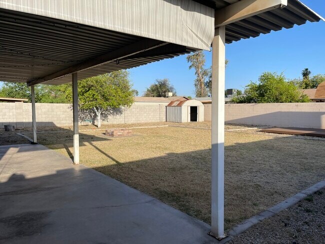 Building Photo - Downtown Gilbert House with Huge Backyard