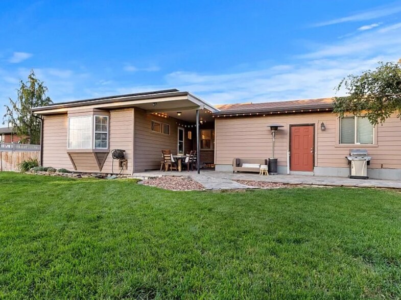 Building Photo - 5388 Kenwood Dr