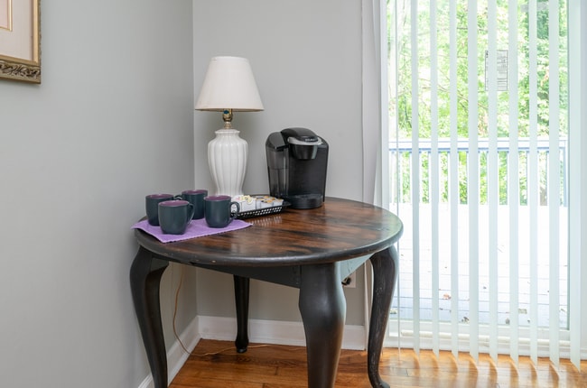 Building Photo - Long-Term/Mid-Term/Short-Term rental, Foxc...