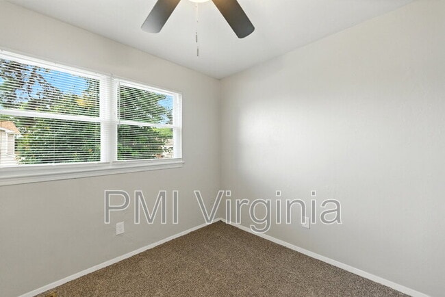 Building Photo - 731 Stanwix Square