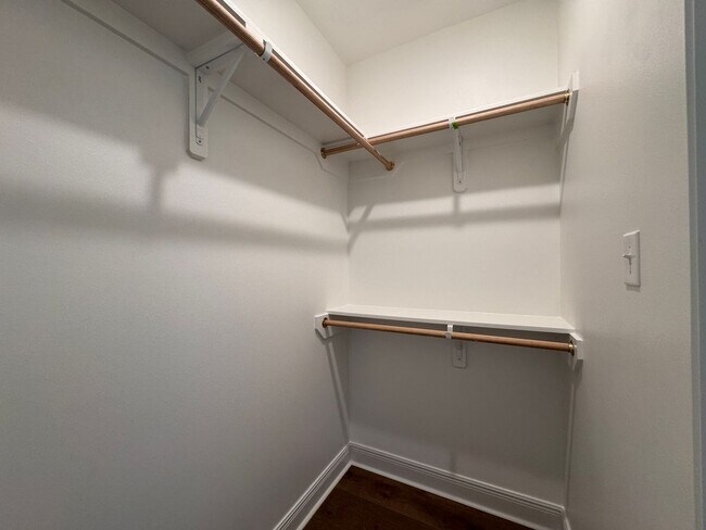 Building Photo - 818 Venecia Dr