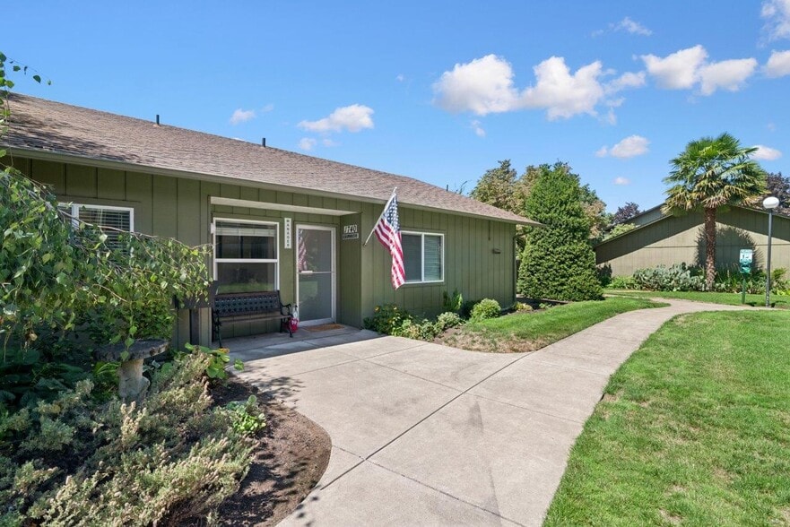 Primary Photo - The Clairmont