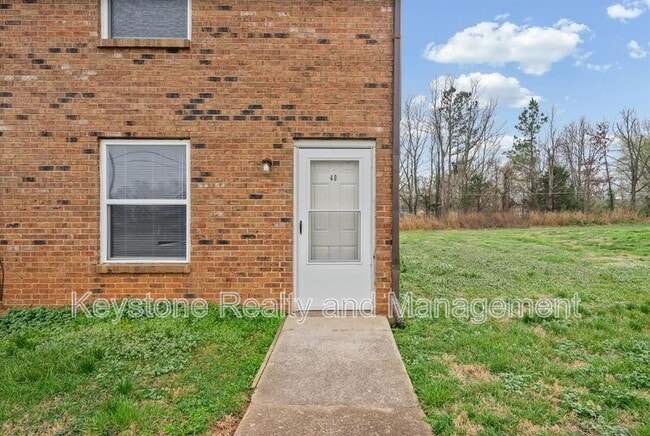 Building Photo - 1269 State Line Rd