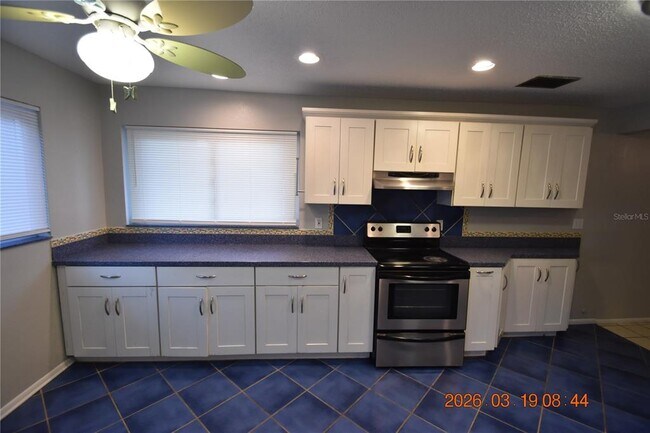 Building Photo - 2562 Redwood Way