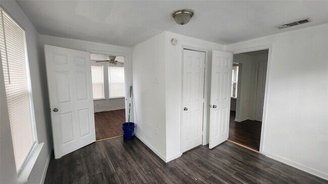 Building Photo - 502 S Owensville St