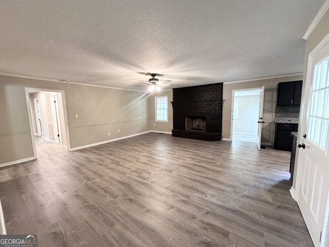 Building Photo - 304 Pinewood Dr