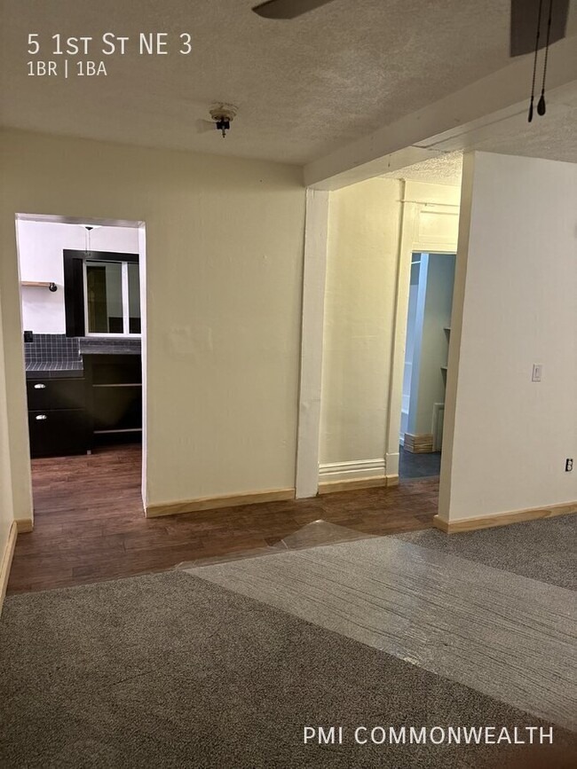 Building Photo - 1 Bed / 1 Bath Apartment (Available 4/10/25)