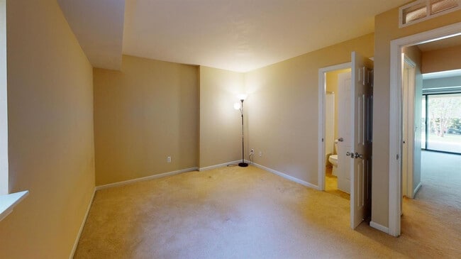 Building Photo - 275 Briarcrest Dr