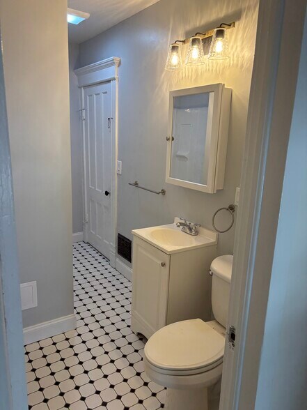 Building Photo - 611 Tompkins St