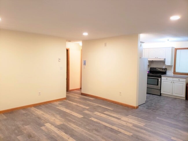 Building Photo - 33 Jacqueline Rd