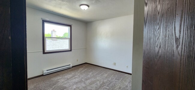Building Photo - 625 9th St N