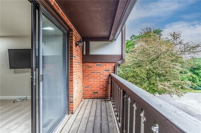 Building Photo - 107 Forest Edge Dr