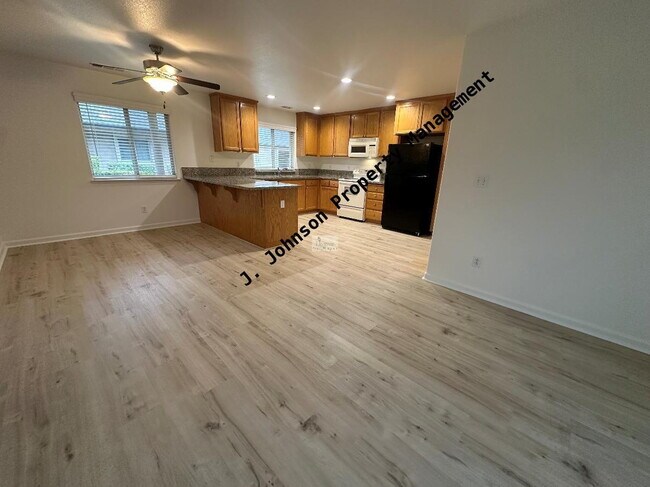 Building Photo - 2bed 2 bth located in Manteca