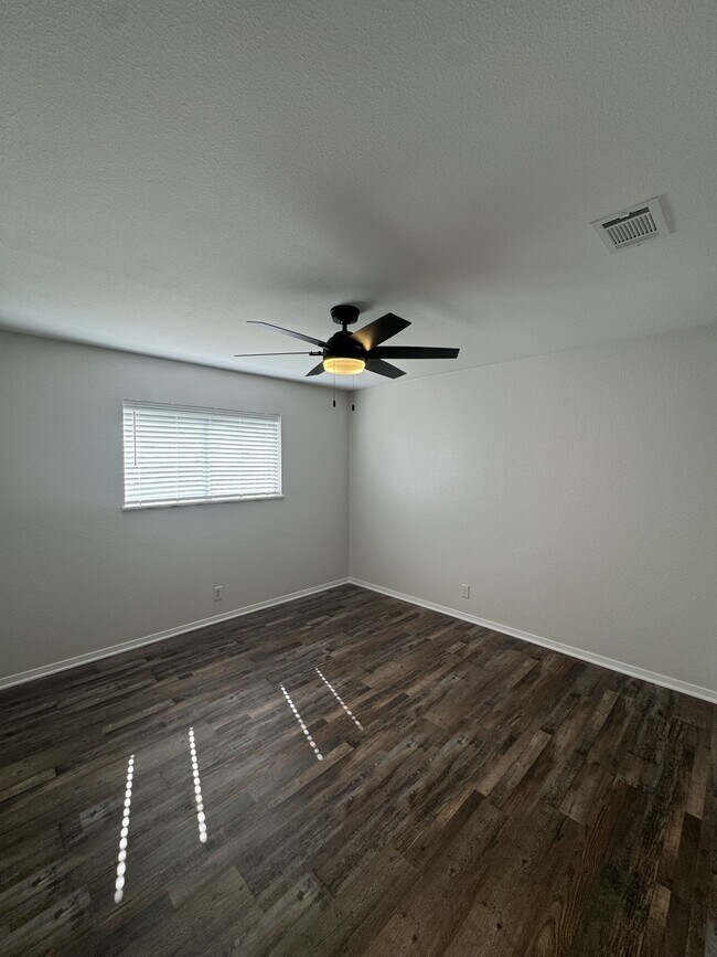 Building Photo - 714 McClenny Dr