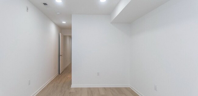 Building Photo - 1644 N Marshall St