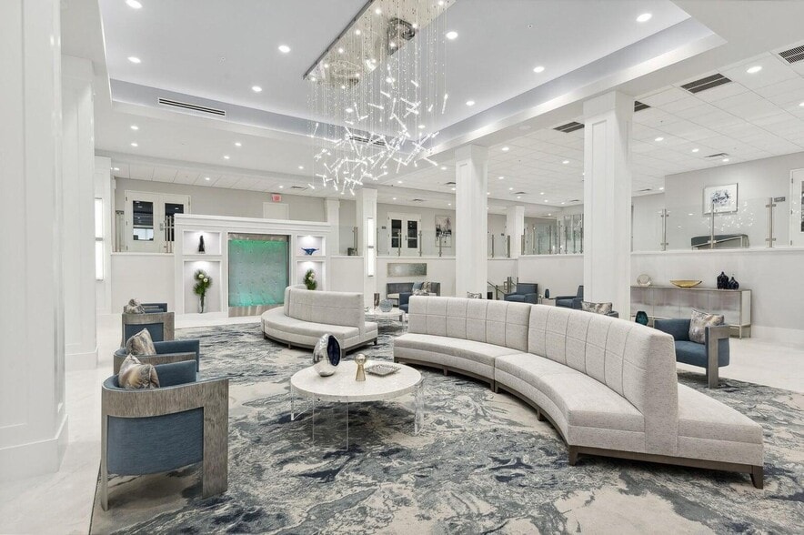 Building Photo - 6410 Royal Manor Cir