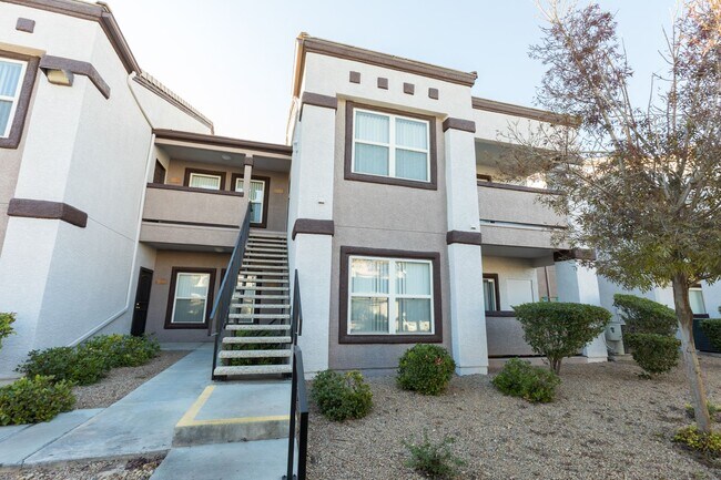 Building Photo - Lovely 2-Bedroom Condo in the Tuscano Comm...