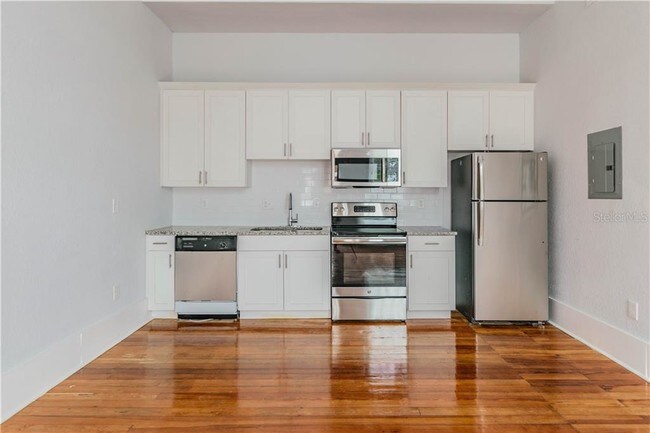 Building Photo - 1090 10th St N