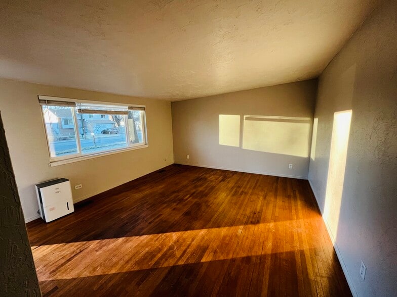 Building Photo - 5760 S 2700 W