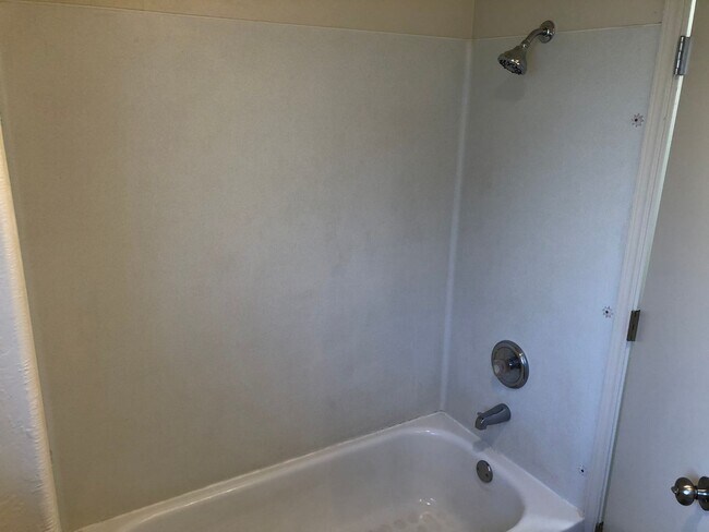 Building Photo - Updated 2 bedroom, 2 bathroom duplex in Sp...