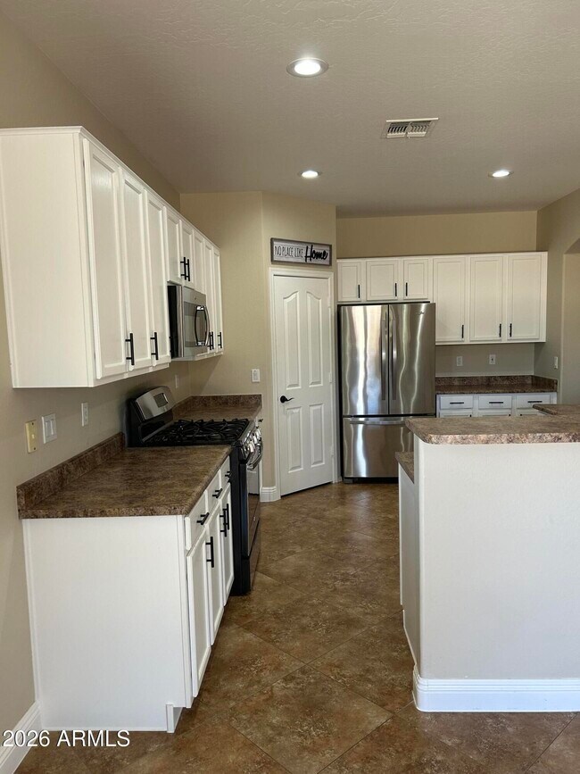 Building Photo - 7024 S Claiborne Ave