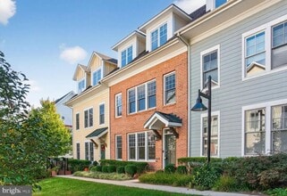 Building Photo - 70 Ellsworth Heights St