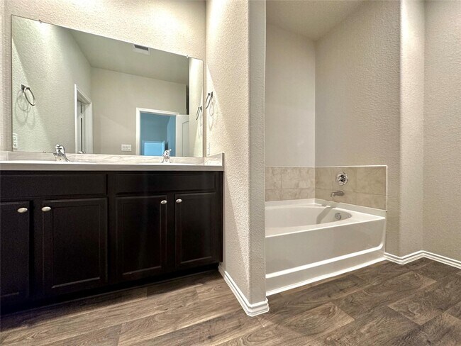 Building Photo - 5410 Pembrokeshire Cir