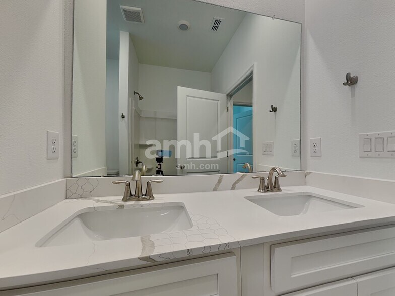 Building Photo - 6463 Atlantic Bch Ave