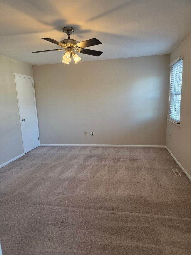 Building Photo - Green Valley Community off Kirkwood Highway