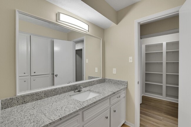 Building Photo - 345 Maple Ln