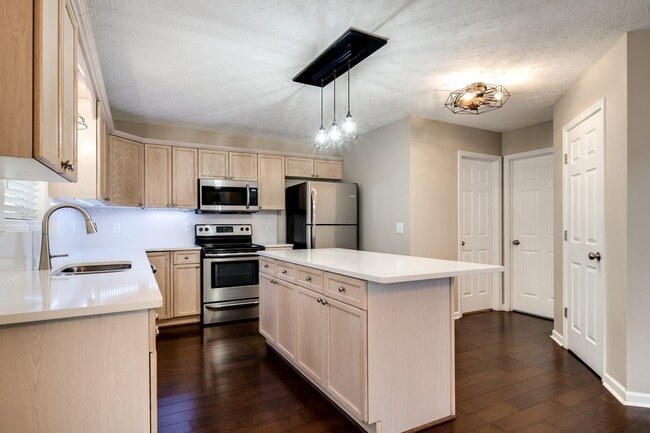 Building Photo - 104 Sundance Way