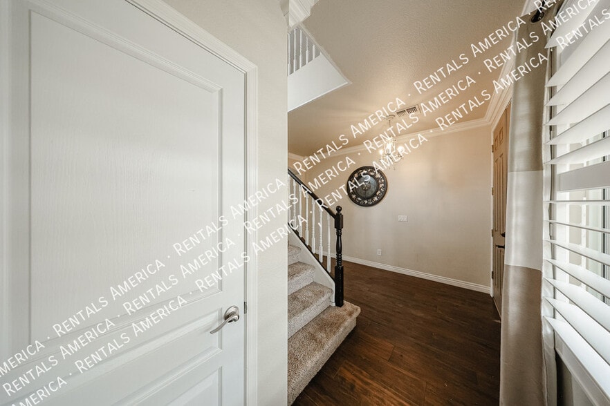 Building Photo - 3920 E Remington Dr