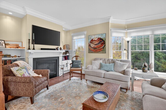 Building Photo - 2601 Hume Dr