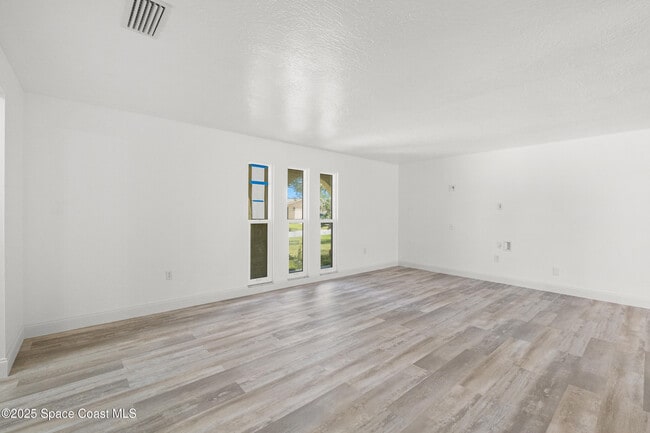 Building Photo - 1445 Mercury St