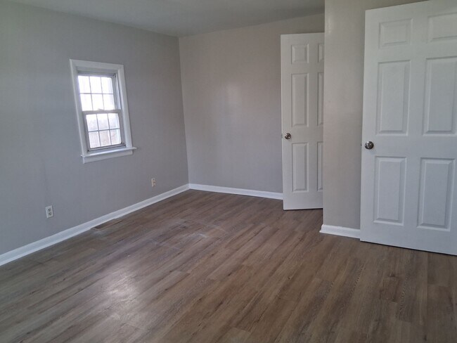 Building Photo - 530 Columbia Ave