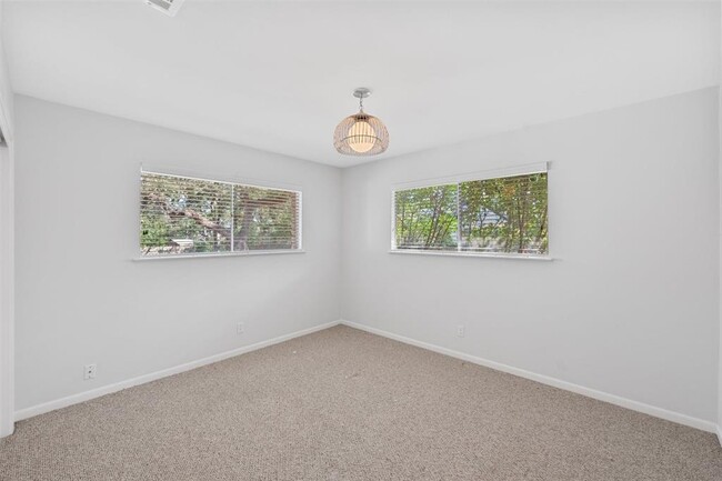 Building Photo - 7007 Edgefield Dr