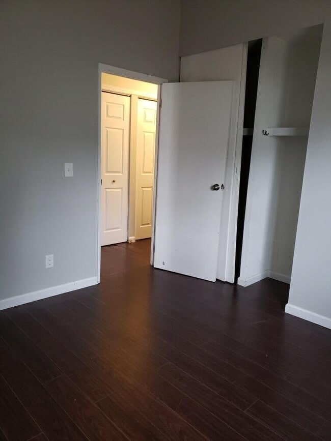 Building Photo - 1340 Mound Ave